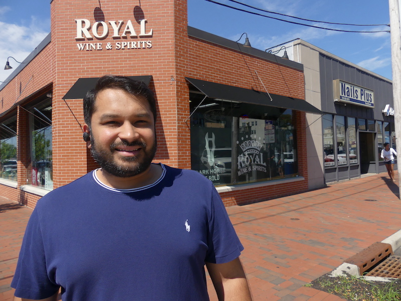 RED BANK ENGLISH PLAZA, LIGHTLY ACCENTED Red Bank Green